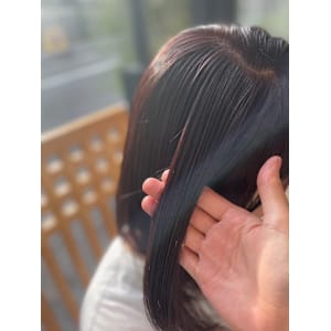 ダークチェリーレッド