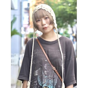 2色のbeigeとface layerなshort bob