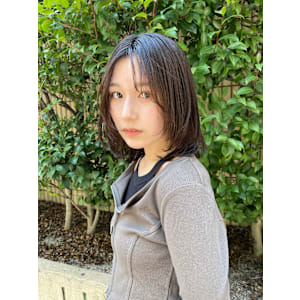 ボブ　ウルフ　レイヤーカット　韓国風　髪質改善　ラベージュ