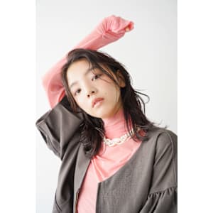 くびレイヤーエモージュ前髪モテベージュレイヤーミディ/高円寺