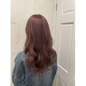 ピンクベージュ