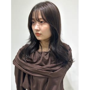 顔周りレイヤー　韓国風ヘア　シースルーバング　ベージュカラー