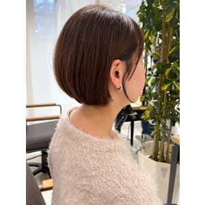 耳掛けボブ　丸みショートボブ　ベージュカラー　20代30代