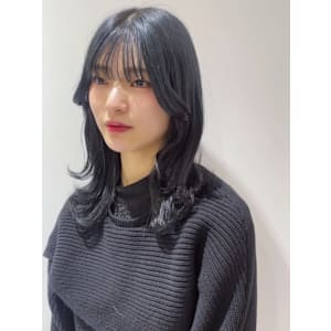 ブルーグレー　寒色系カラー　顔周りレイヤー　韓国風ゆる巻き