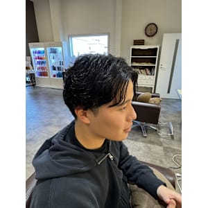 毛先に軽さのあるフェザースタイル人気です