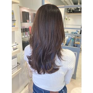 たっぷりレイヤーの重めロングバイオレットグレージュ３０代髪型