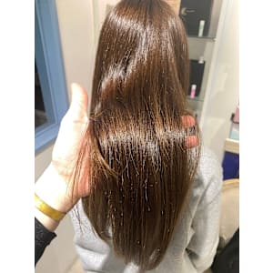 ほうじ茶ラテカラーコアミートリートメントで続く艶髪赤羽美容院