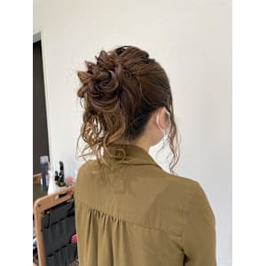 ふわっとお団子ヘア