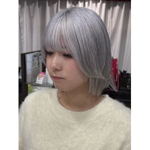 ホワイトシルバー/レイヤーボブ 岩崎錦糸町北口
