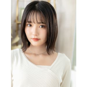 艶感ダークアッシュ切りっぱなしミディアム　くすみベージュ