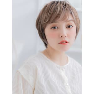 ハイライトカラーオン眉小顔こなれショート　細目ハイライト