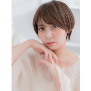 マッシュウルフショートステップボーンカット　フェザーショート