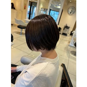 モカブラウンのショートヘア