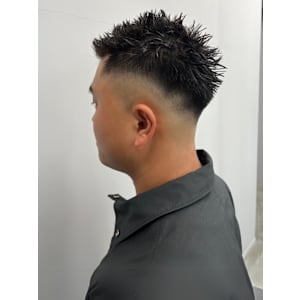 フェードカット スパイキーショート眉毛カット ビジネスヘア