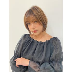 明るめブラウンヘア×顔周りレイヤ―シュート