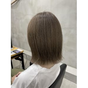 オリーブベージュ