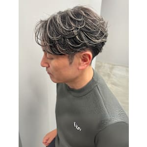 センターパート ハイライトカラー ツーブロック メンズカット