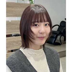 顔周りぱつっとボブウルフ