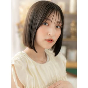 ツヤ感美髪アッシュブラック切りっぱなしボブ　くすみベージュ