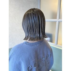 ☆切りっぱなし外はねボブ　エモージュカラーグレージュ