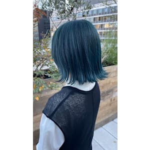 髪質改善/ハイトーンカラー/ブリーチ/ブルー/外ハネボブ