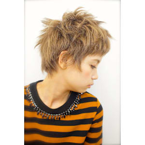 個性的なレディースベリーショート　カット上手い美容院　表参道