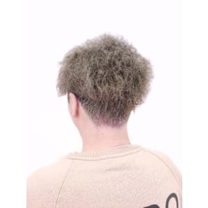 ツーブロックヘアハイトーングレージュカラー