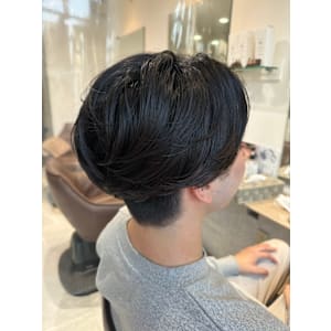 ナチュラル前下がりマッシュ