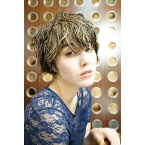 お手入れ簡単　癖毛を活かした　レディースショート　くせ毛