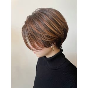 ショートボブ
