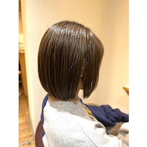 【Terrace】ショートボブ×カーキベージュ(白髪有り)