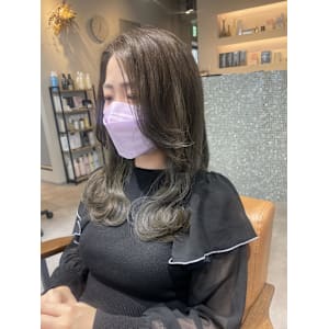 オリーブグレージュ