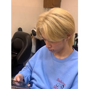 センターパート×ハイトーン