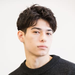 スーツ短髪ツーブロック束感モテ黒髪