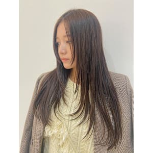 顔周りハイレイヤーカットでおしゃれに