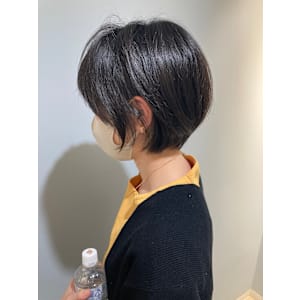 2025年冬顔周りレイヤー小顔効果愛されショートボブ赤羽美容