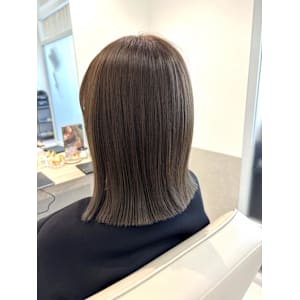 アッシュグレージュ×ぷつっとボブ