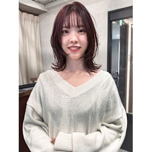 ミディアムレイヤー　ボルドーカラー　フェイスレイヤー　外ハネ