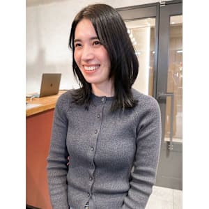 ミディアム　ナチュラルブラック　ワンレン　顔周りレイヤー