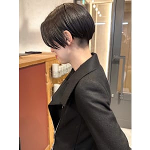 刈り上げ　マッシュショート　ハンサムショート　黒髪　レイヤー