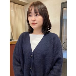 ミディアム　顔周りレイヤー　ベージュカラー　透明感カラー