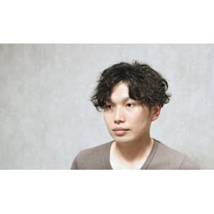 センターパート×波巻きパーマ