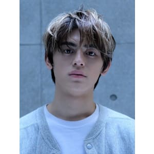 マッシュ　ツーブロック　ハイトーン　アンブレラカラー　20代