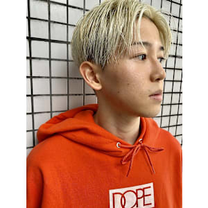 ハイトーンカラー　ブリーチ　メンズショート　センタパート