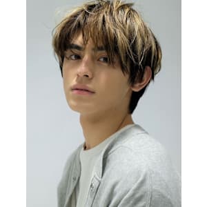 ブリーチ　マッシュショート　ツーブロック　ブラウンベージュ