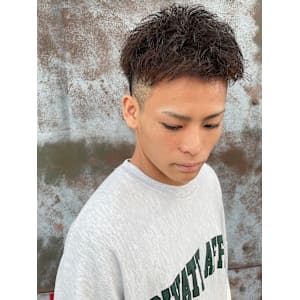 アップバング　ナチュラルブラウン　メンズショート　刈り上げ