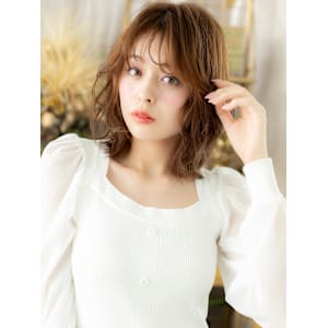 韓国風ニュアンスパーマフェザーミディアム　くすみベージュ