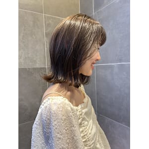 外はねボブ×ベージュカラー