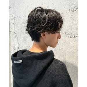 【 センターパートウルフ × メンズフェザーパーマ 】