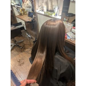 酸性ストレートでツヤツヤに！！